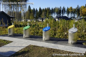 Mülltrennung am Haus – Center Parcs Park Allgäu, Foto Nov. 2018