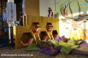 Sitzecke im Market Dome – Center Parcs Park Allgäu, Foto Nov. 2018