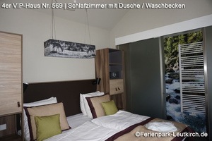 4er-VIP-Haus 569 – Dusche am Schlafzimmer – Center Parcs Park Allgäu, Foto Dez. 2018
