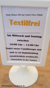 Hinweis textilfreier Bereich – Center Parcs Park Allgäu, Foto März 2019