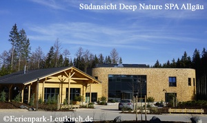 Spa-Gebäude Südansicht – Center Parcs Park Allgäu, Foto März 2019