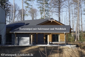 Horizontpool mit Fernsicht – Center Parcs Park Allgäu, Foto März 2019
